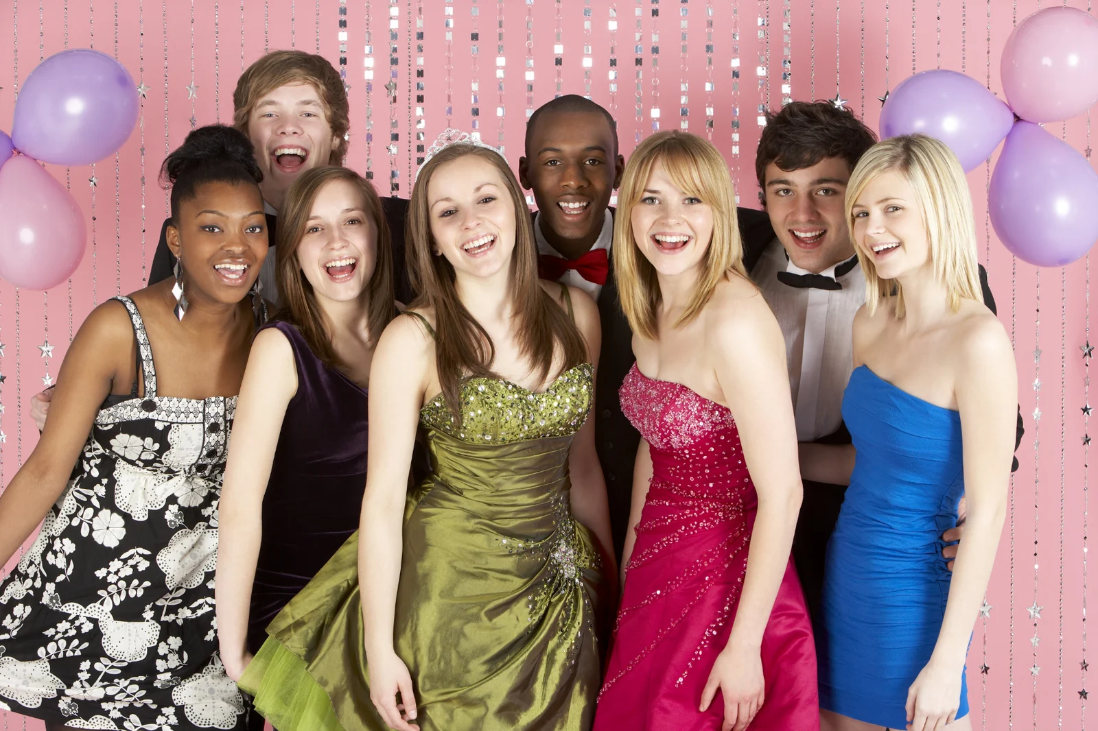 Students dressed for prom at the photo booth (illustration)